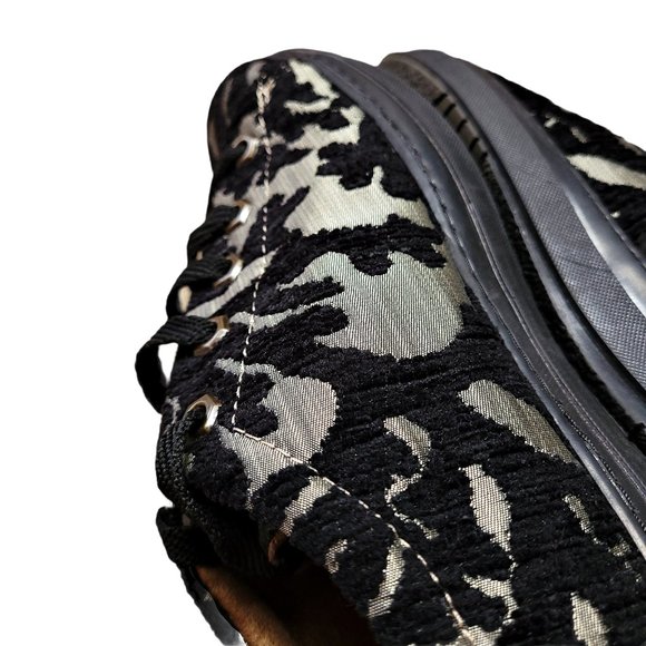 3/$20 Embroidered Raised Velvet Fashion Sneaker | 8.5 - Picture 4 of 13